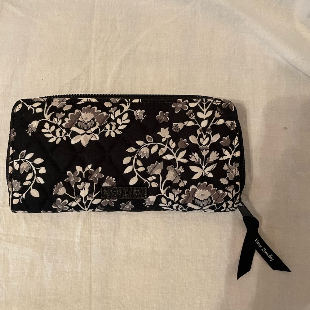 Vera Bradley black, gray, and white zip around wallet. Great preowned condition.